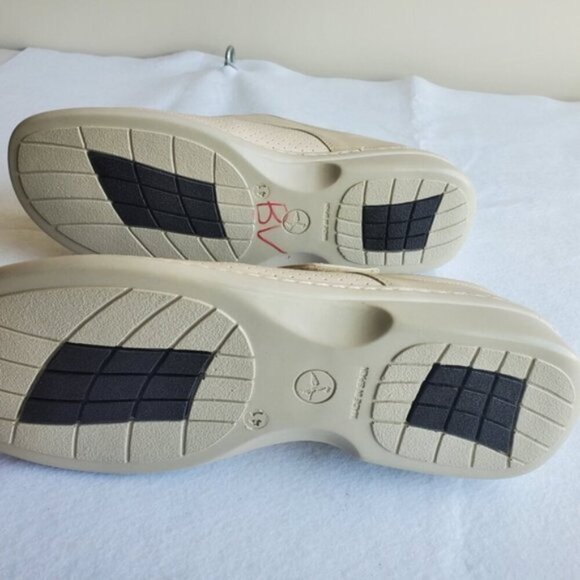 Portofino Sand Perforated Stretch Shoes Size 8 (41) NWOT - Picture 7 of 9
